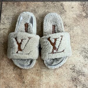 Louis Vuitton slippers